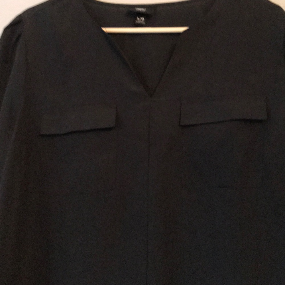 Beautiful Blouse - Picture 2 of 3